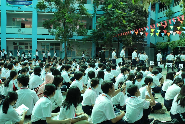Thi lớp 10 TP.HCM: 'Tuyệt đối chú ý giờ giấc kẻo lỡ dở 9 năm đèn sách' - Ảnh 5.
