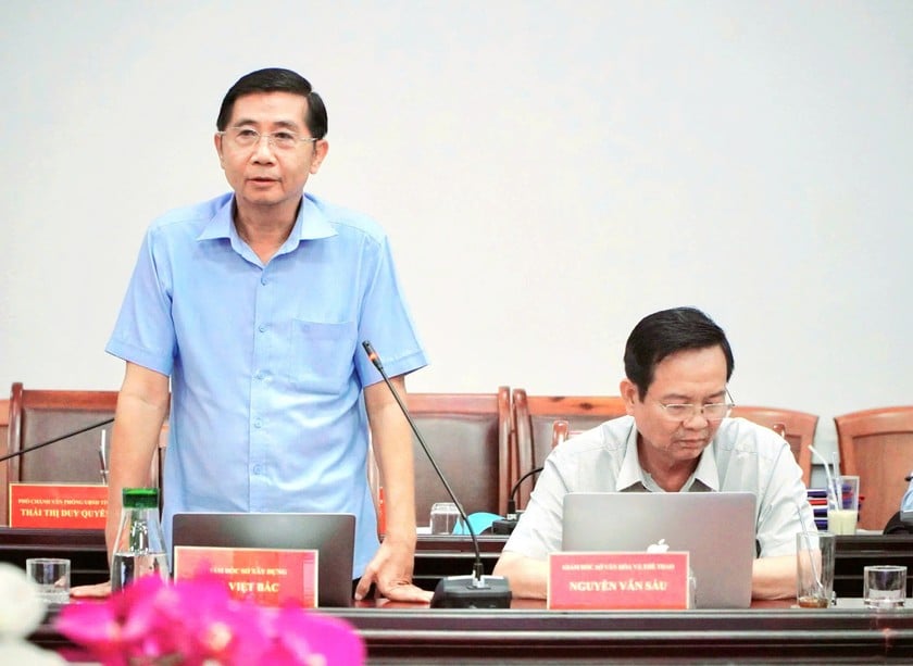 Ông Lê Việt Bắc - Giám đốc Sở Xây dựng Kiên Giang phát biểu tại kỳ họp