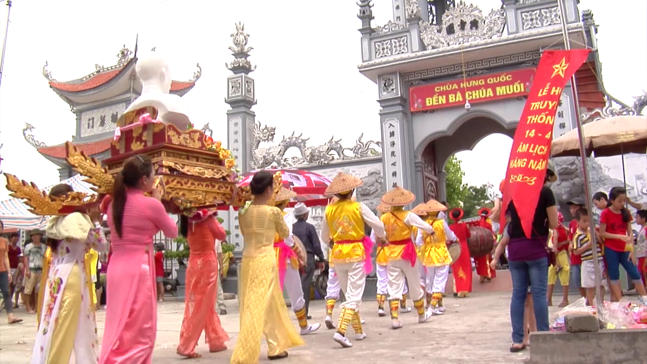 ពិធីបុណ្យព្រះវិហារអំបិល Quang Lang