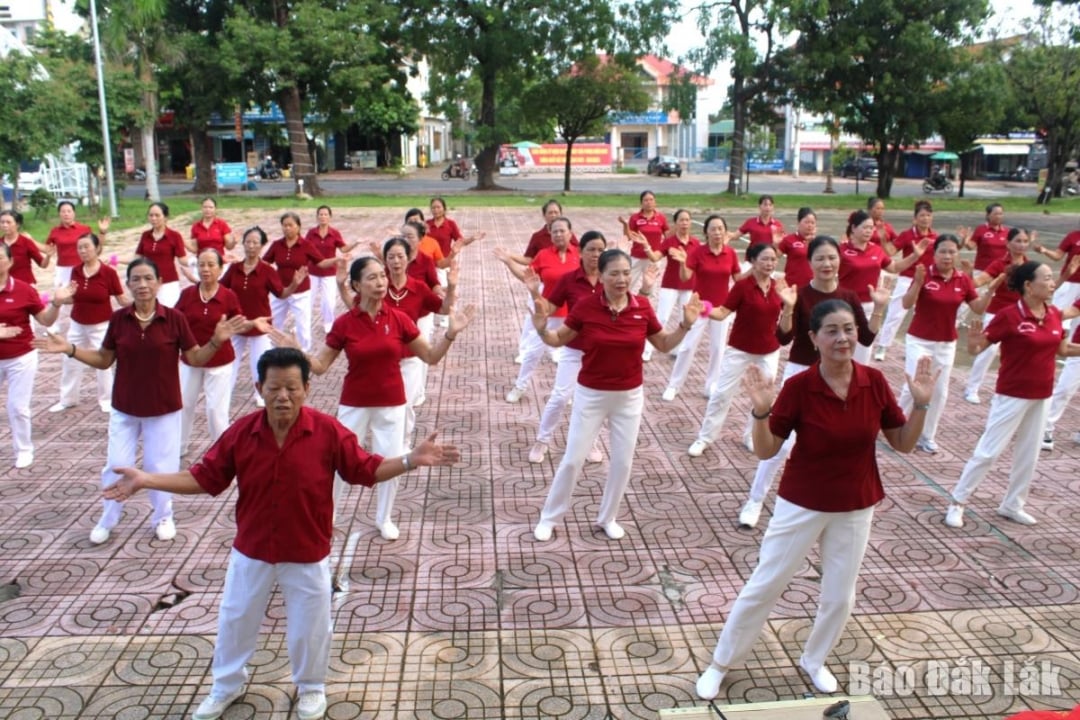 ប្រជាពលរដ្ឋ​ចាស់​ស្រុក​អ៊ាប​ចូលរួម​ក្នុង​កម្មវិធី​សុខភាព។