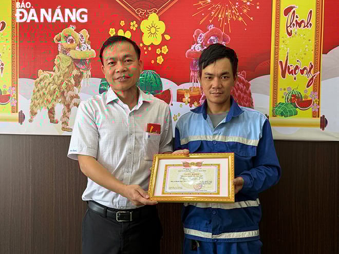 Thực hiện Chỉ thị số 05-CT/TW của Bộ Chính trị về đẩy mạnh học tập và làm theo tư tưởng, đạo đức, phong cách Hồ Chí Minh, Đảng bộ Công ty CP Môi trường đô thị Đà Nẵng phát động phong trào “Người tốt, việc tốt” và nhận được sự hưởng ứng ngày càng sôi nổi, lan tỏa sâu rộng trong toàn thể cán bộ, đảng viên, công nhân, người lao động của công ty.