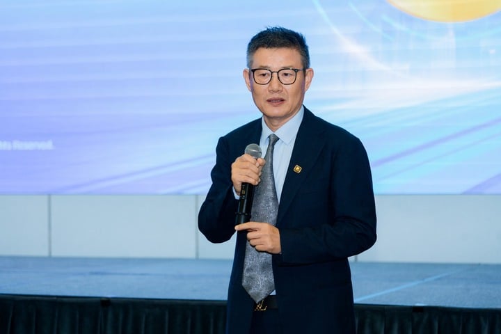 លោក Guo Zhi Feng - ប្រធាន និងជានាយកប្រតិបត្តិនៃ Chicilon Media បាននិយាយនៅក្នុងព្រឹត្តិការណ៍នេះ។