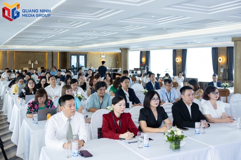 Quang cảnh buổi tọa đàm. 