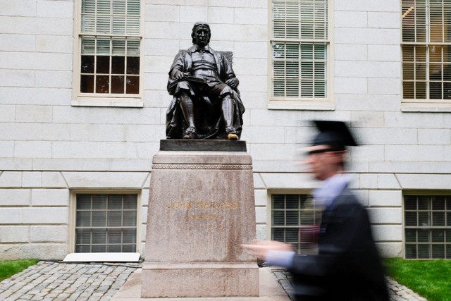 Mỹ ngừng cấp thị thực cho sinh viên quốc tế tại Đại học Harvard - Ảnh 1.