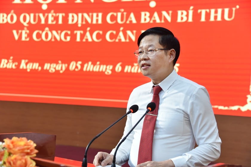 Ông Đinh Quang Tuyên, Tân Phó Bí thư tỉnh Bắc Kạn phát biểu nhận nhiệm vụ.