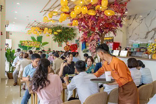 Yum Food Village VinWonders Nam Hoi An может одновременно разместить около 600 гостей и обслуживать до 2000 посетителей в день.