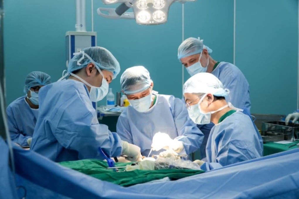 Một tháng cứu người phụ nữ ở TPHCM bị xe tải cán nguy kịch - 1