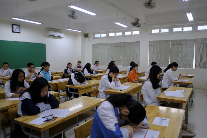 Tuyển sinh lớp 10: Hàng trăm nghìn phụ huynh căng thẳng cùng con- Ảnh 2.