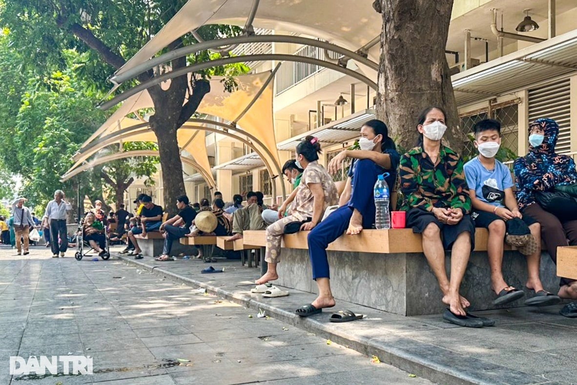 Miễn viện phí: Mong mỏi xóa gánh nặng tiền tạm ứng và khoảng trống bảo hiểm - 1