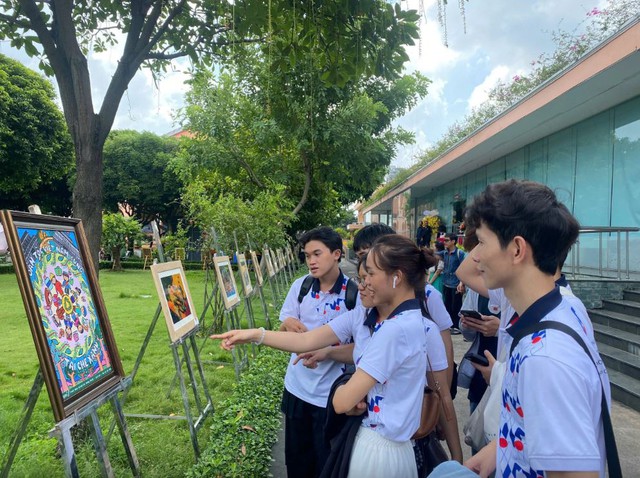 Hoa hậu Thanh Hà đưa 'Thành phố xanh, đẹp như trong tranh' đến bảo tàng- Ảnh 1.