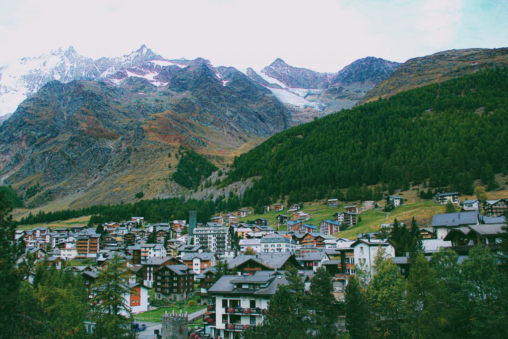Saas-Fee ដីគ្មានផ្សែងនៅភ្នំអាល់