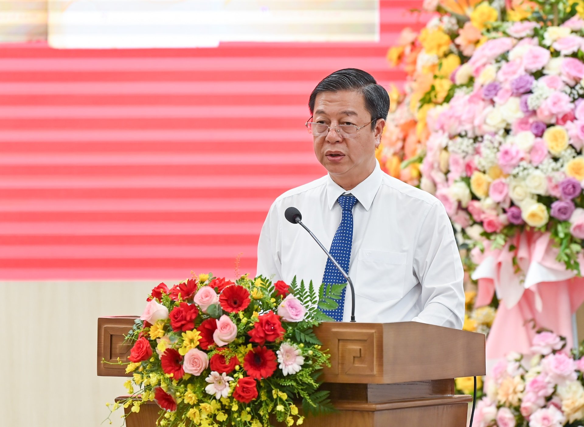 tbt-nha-xuat-ban-vu-trong-lam.jpg