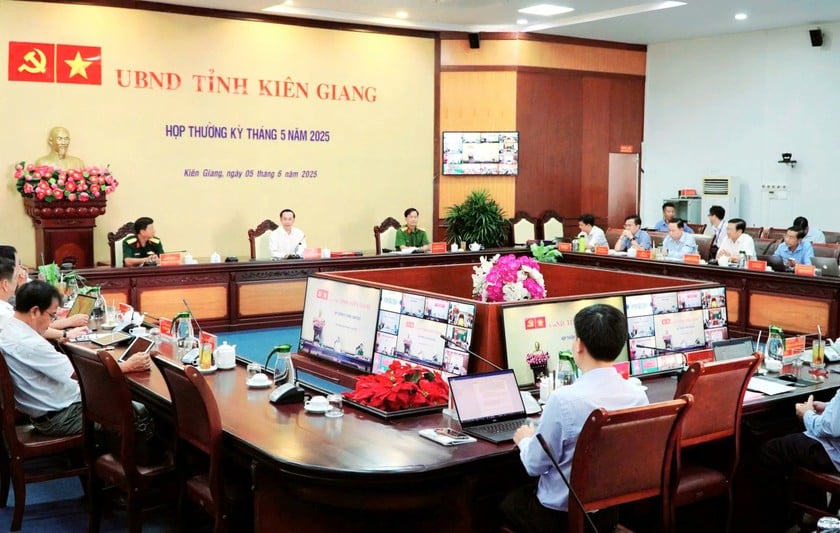 Quang cảnh cuộc họp