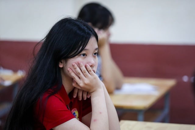 Lần đầu thi lớp 10 theo chương trình mới, thí sinh TP.HCM lo 'đề khó hơn' - Ảnh 1.