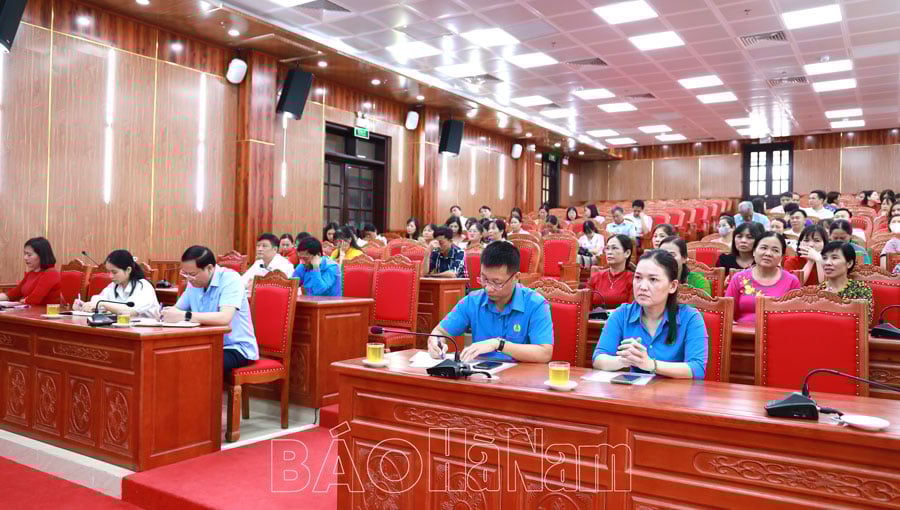 La Federación de Trabajadores del Distrito de Binh Luc resume las actividades sindicales para el año escolar 2024-2025