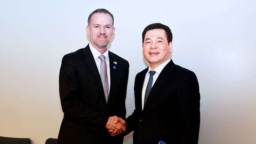 Trưởng Đại diện Thương mại Hoa Kỳ Jamieson Greer, Trưởng đoàn đàm phán Hoa Kỳ vui mừng gặp lại Bộ trưởng Nguyễn Hồng Diên.