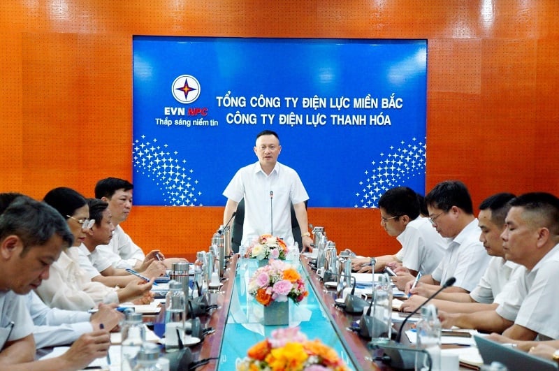 บริษัทไฟฟ้าถันฮวา จัดระเบียบเครื่องจักรปฏิบัติการตามแนวทาง “กะทัดรัด – เฉพาะทาง – เจาะลึก”