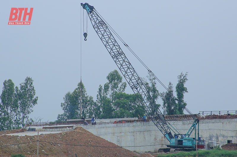 Đẩy nhanh tiến độ thi công các dự án giao thông trọng điểm