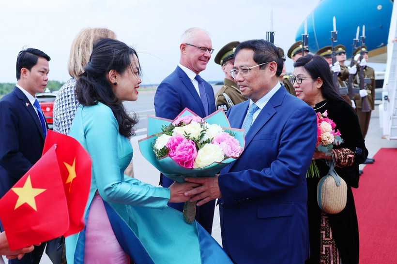 Thủ tướng Phạm Minh Chính và Phu nhân tới Tallinn bắt đầu thăm chính thức Cộng hòa Estonia