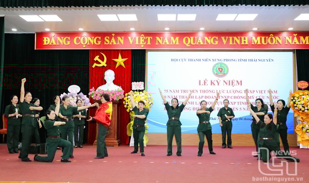 Một tiết mục văn nghệ chào mừng.