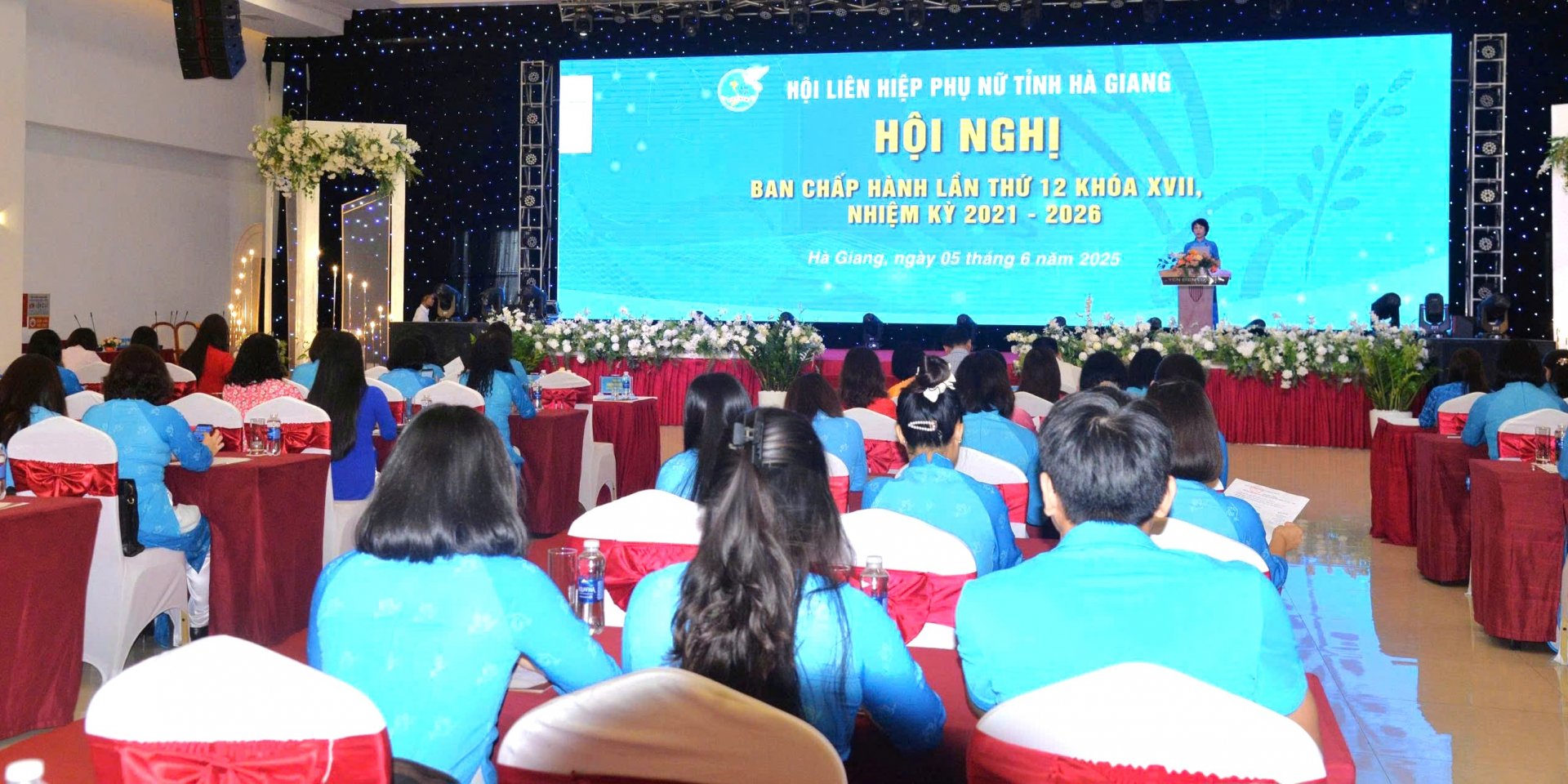 Các đại biểu tham dự hội nghị.