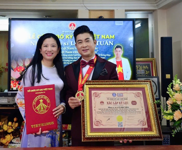 Ca- nhạc sĩ Lê Anh Tuấn trở thành "Kỷ lục gia Việt Nam"- Ảnh 1.