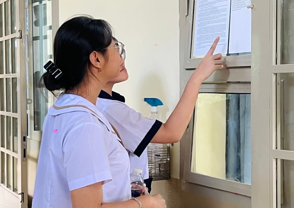 Học sinh chạy vội vào điểm thi, hiệu phó nhắc: “Không chạy, hít thở sâu” - 3