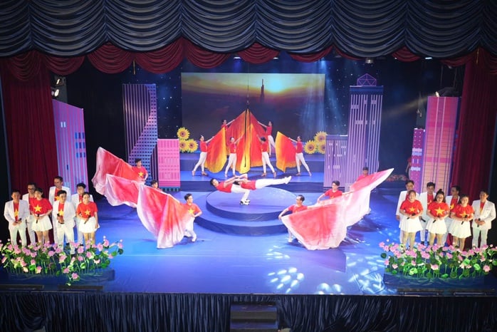 Ca- nhạc sĩ Lê Anh Tuấn trở thành "Kỷ lục gia Việt Nam"- Ảnh 4.