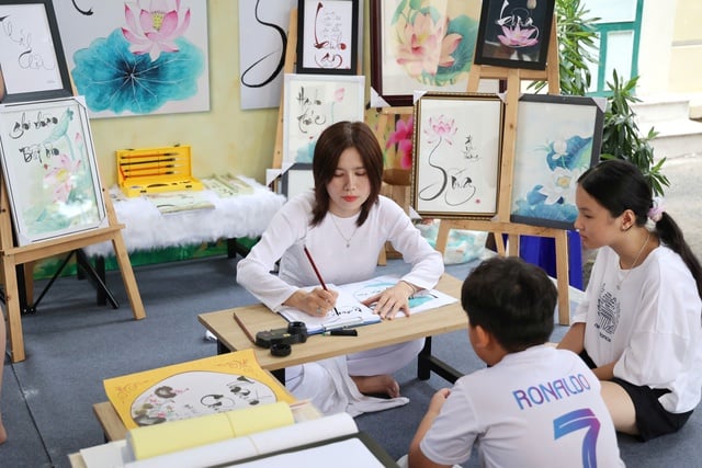 Lan tỏa văn hóa, kết nối cộng đồng tại Lễ hội sách Khánh Hòa 2025- Ảnh 4.