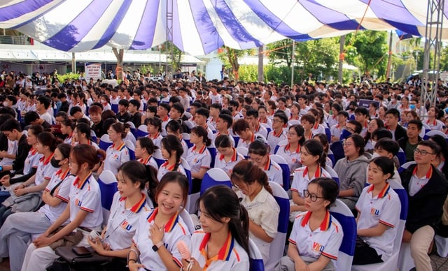 VKU Job Fair 2025: Cơ hội việc làm cho sinh viên và thị trường lao động số - Ảnh 1.