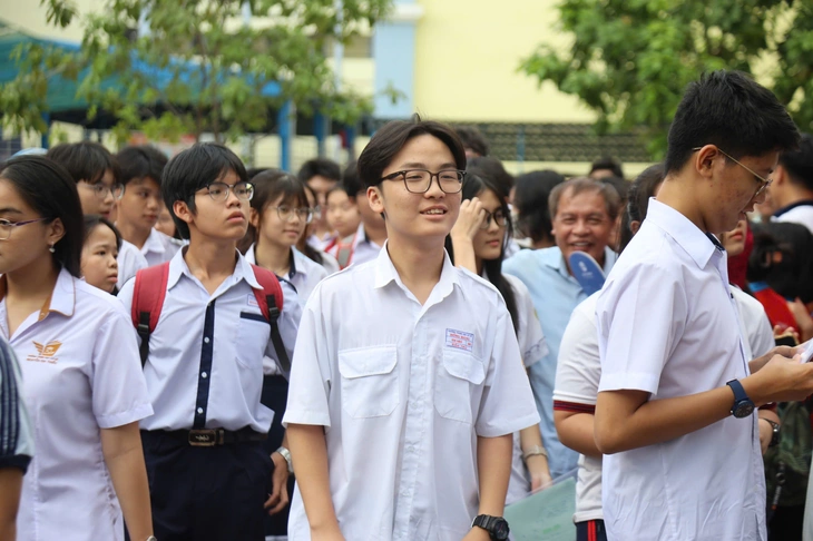 Thí sinh reo vui với đề tiếng Anh thi vào lớp 10 TP.HCM - Ảnh 10.