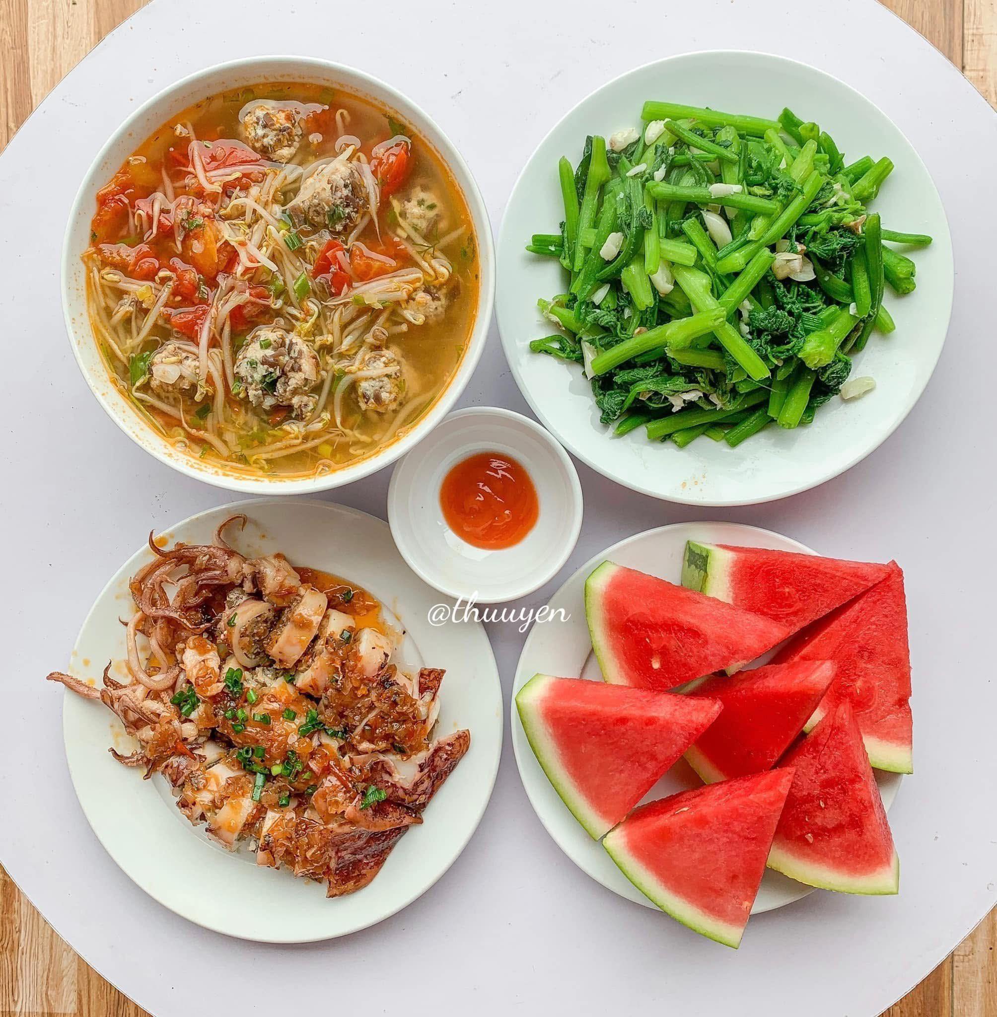Muốn ăn ngon đủ chất mà không lăn tăn nghĩ món - lưu ngay 15 mâm cơm 'xịn sò' này- Ảnh 4.