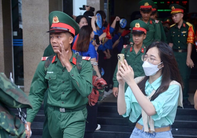 Nữ sinh tìm được bạn trai trong hàng trăm chiến sĩ ra Hà Nội thực hiện nhiệm vụ A80- Ảnh 11.