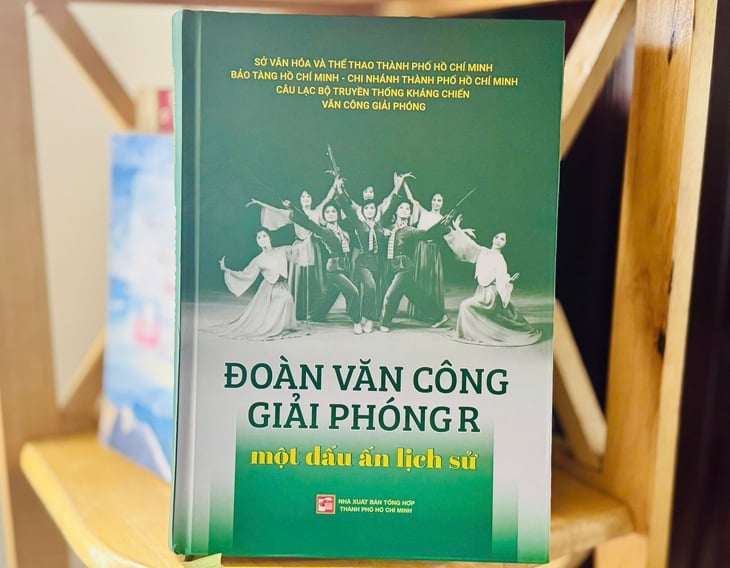 Đoàn văn công giải phóng R - Ảnh 2.
