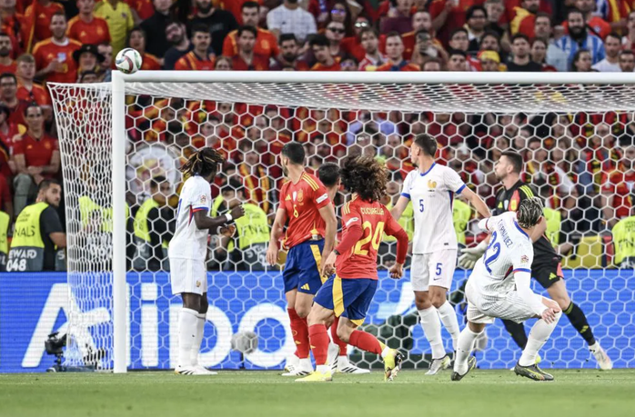 Yamal brille dans un « festin » de 9 buts, l'Espagne bat la France en demi-finale de la Ligue des Nations - Photo 2.