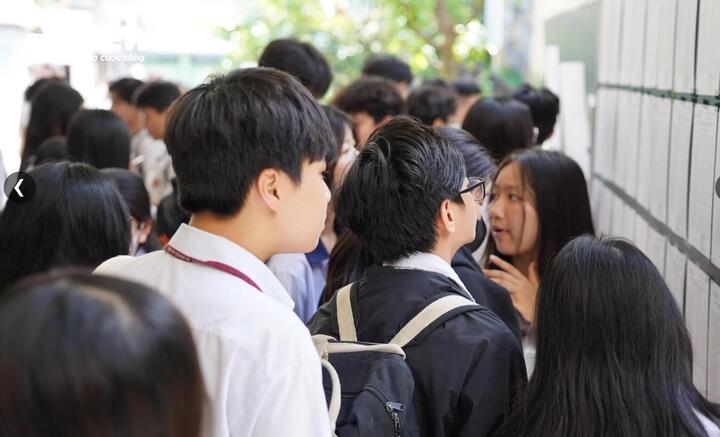 Thí sinh dự thi vào lớp 10 tại TP.HCM năm 2025. (Ảnh: Lương Ý)