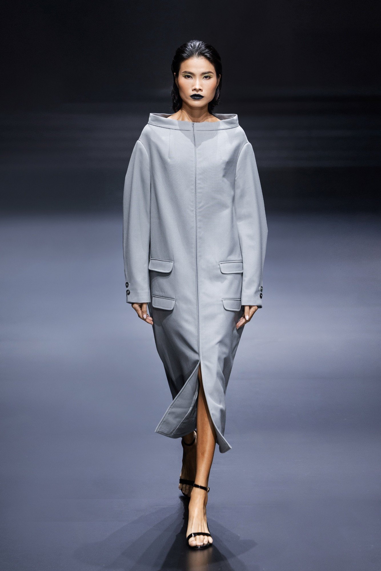 4-look-nam-trong-bst-silence-den-tu-ntk-alberto-zambelli-3.jpg