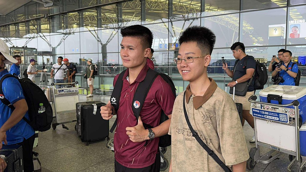 Đội tuyển Việt Nam lạc quan lên đường sang Malaysia: Quyết mang 3 điểm trở về- Ảnh 5.