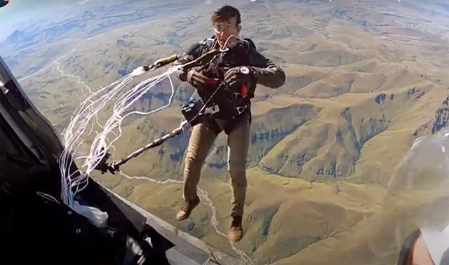 Tom Cruise đạt kỷ lục Guinness thế giới - Ảnh 2.