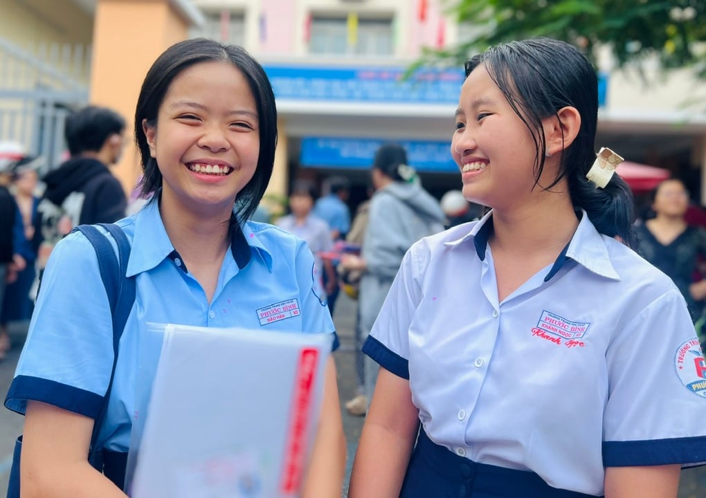 Đề thi tiếng Anh vào lớp 10 TPHCM, học sinh cười vang: “Đề gì mà dễ thế!” - 1