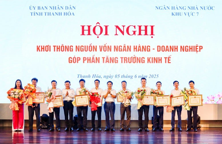 Vietcombank đồng hành, hỗ trợ 15 tỷ đồng xóa nhà tạm, thúc đẩy tăng trưởng bền vững tại Thanh Hóa- Ảnh 2.