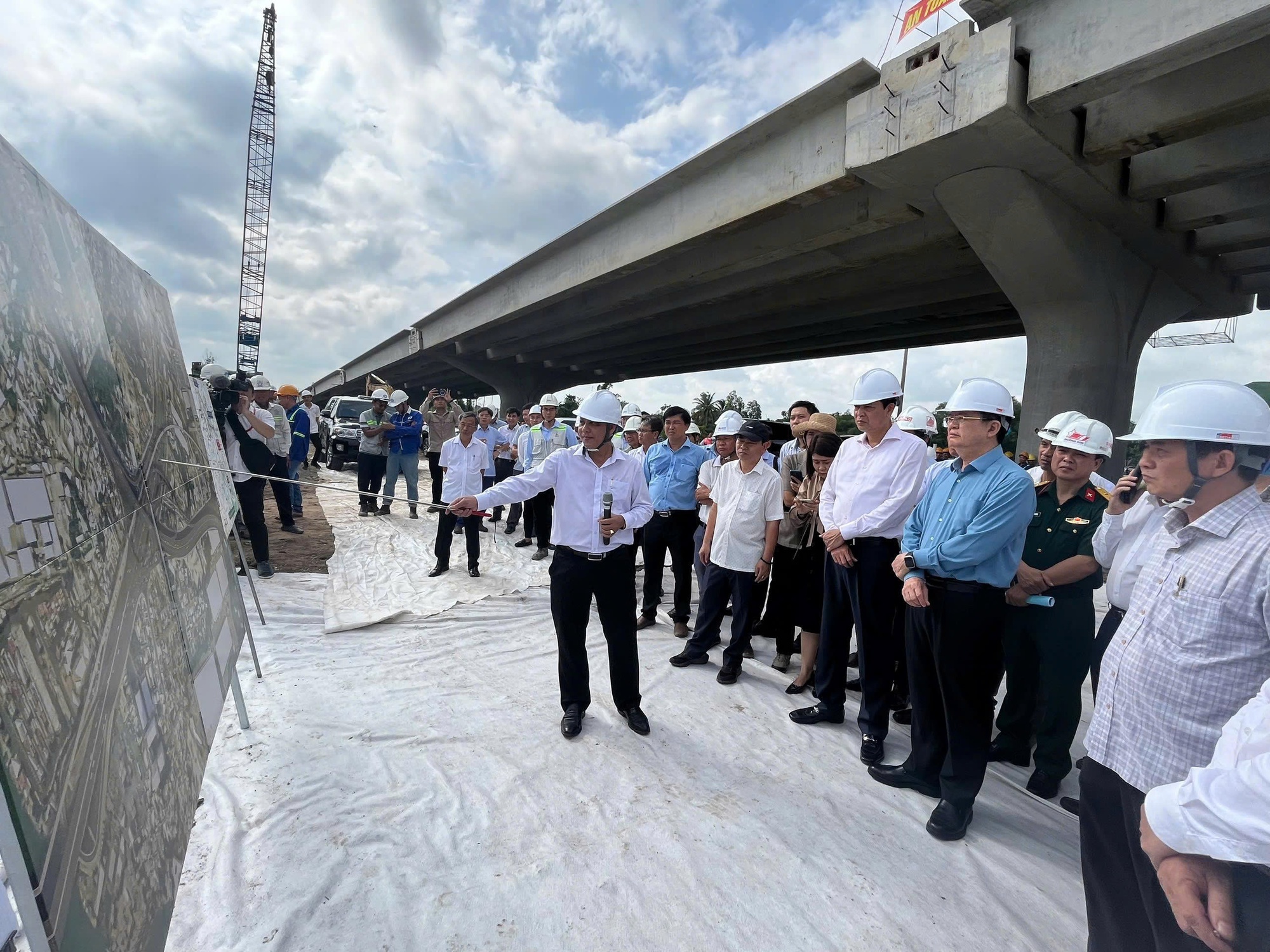 Phấn đấu tháng 12/2025 thông xe kỹ thuật tuyến Vành đai 3 TPHCM- Ảnh 5.