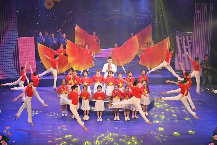 Ca- nhạc sĩ Lê Anh Tuấn trở thành "Kỷ lục gia Việt Nam"- Ảnh 2.