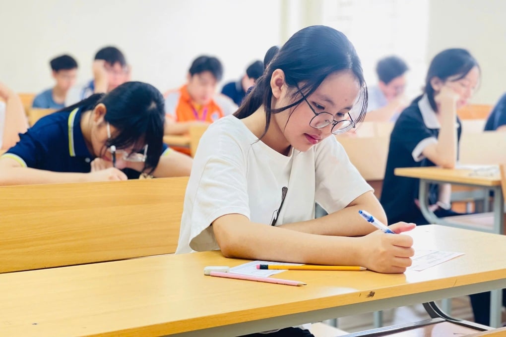 Sáng nay, hơn 103.000 thí sinh Hà Nội làm thủ tục dự thi lớp 10 - 1