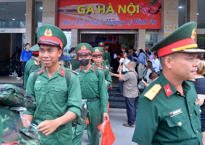 Nữ sinh tìm được bạn trai trong hàng trăm chiến sĩ ra Hà Nội thực hiện nhiệm vụ A80- Ảnh 5.