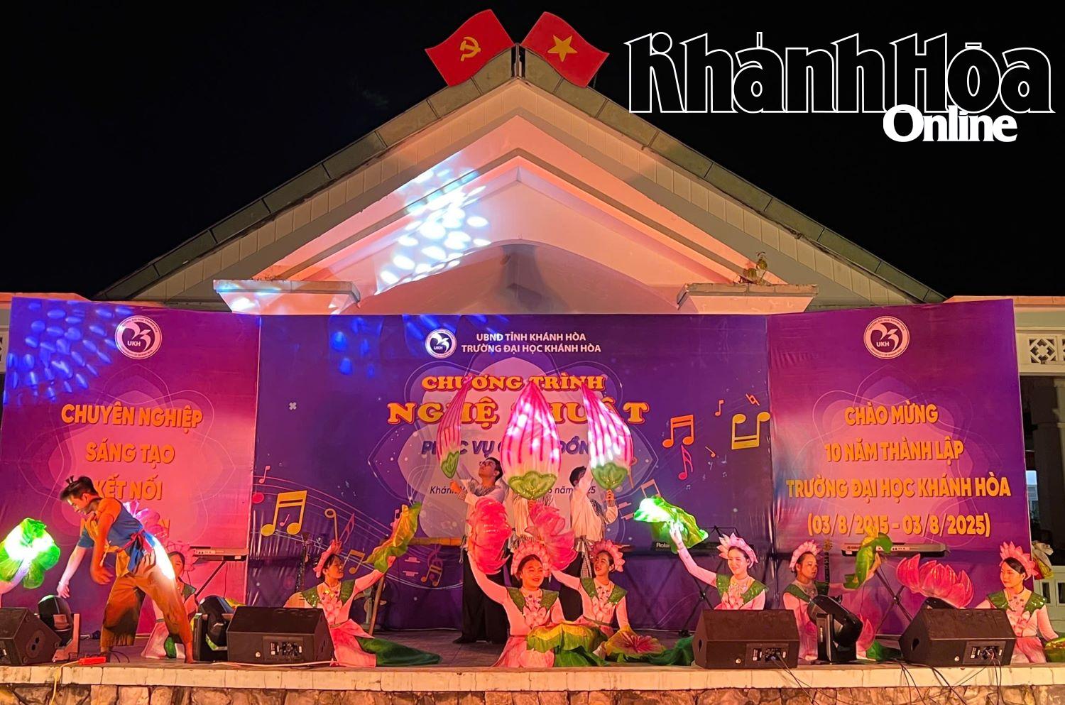 Một tiết mục văn nghệ tại chương trình. 
