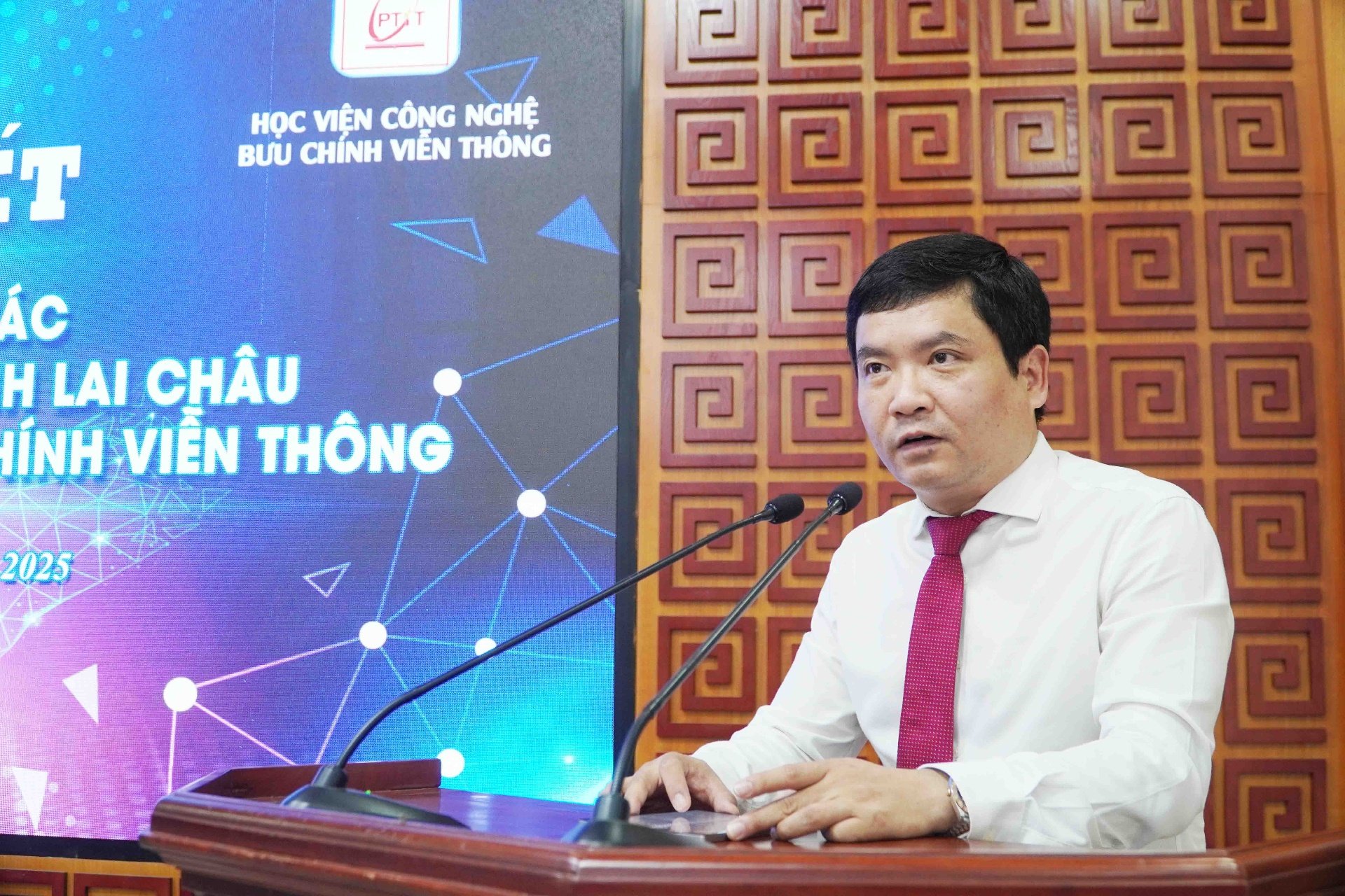 PGS.TS. Đặng Hoài Bắc - Giám đốc Học viện Công nghệ Bưu chính Viễn thông phát biểu tại Lễ ký kết.