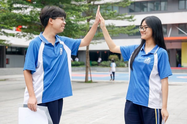 Hơn 103.000 học sinh Hà Nội làm thủ tục thi vào lớp 10- Ảnh 1.