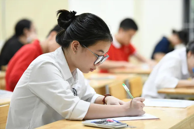 Quay cuồng thi vào lớp 10, thi như 'cưới chạy' ảnh 1
