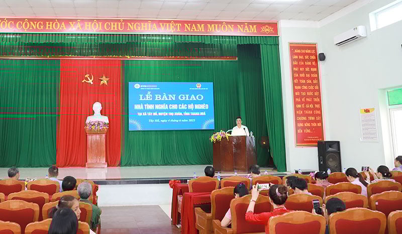 Công ty Nhiệt điện Nghi Sơn trao tặng nhà tình nghĩa cho các hộ nghèo tại xã Tây Hồ (Thọ Xuân) 